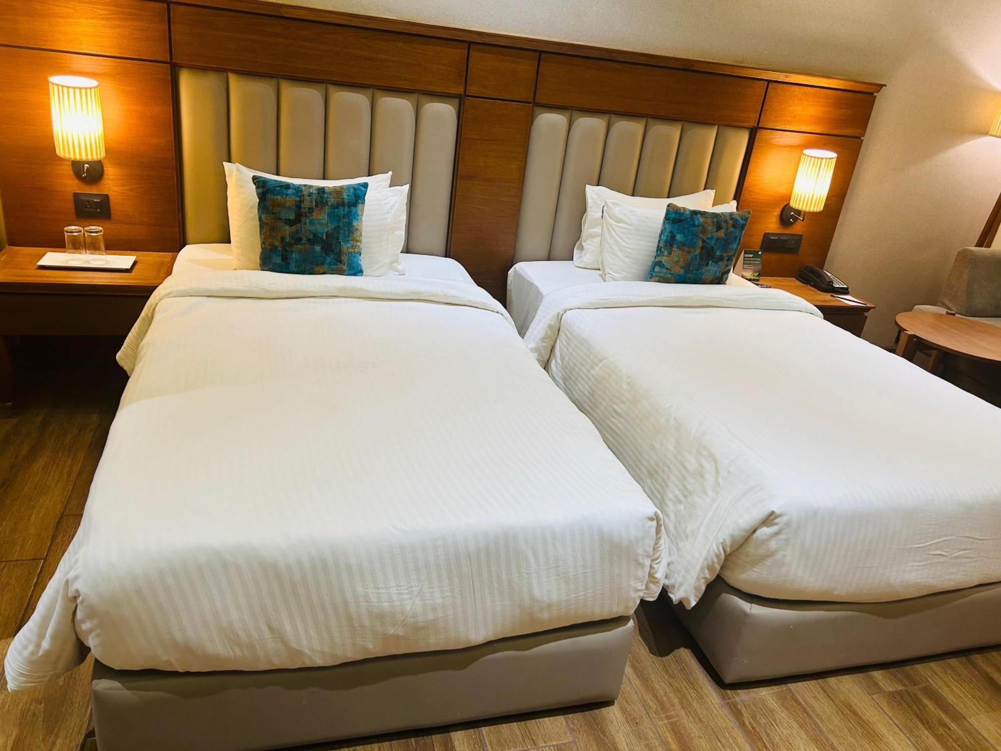 Sayaji Morbi Hotel ภายนอก รูปภาพ