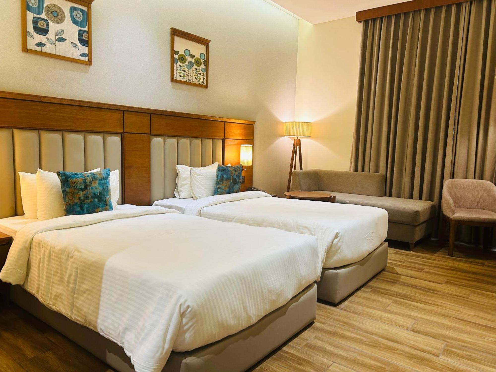 Sayaji Morbi Hotel ภายนอก รูปภาพ