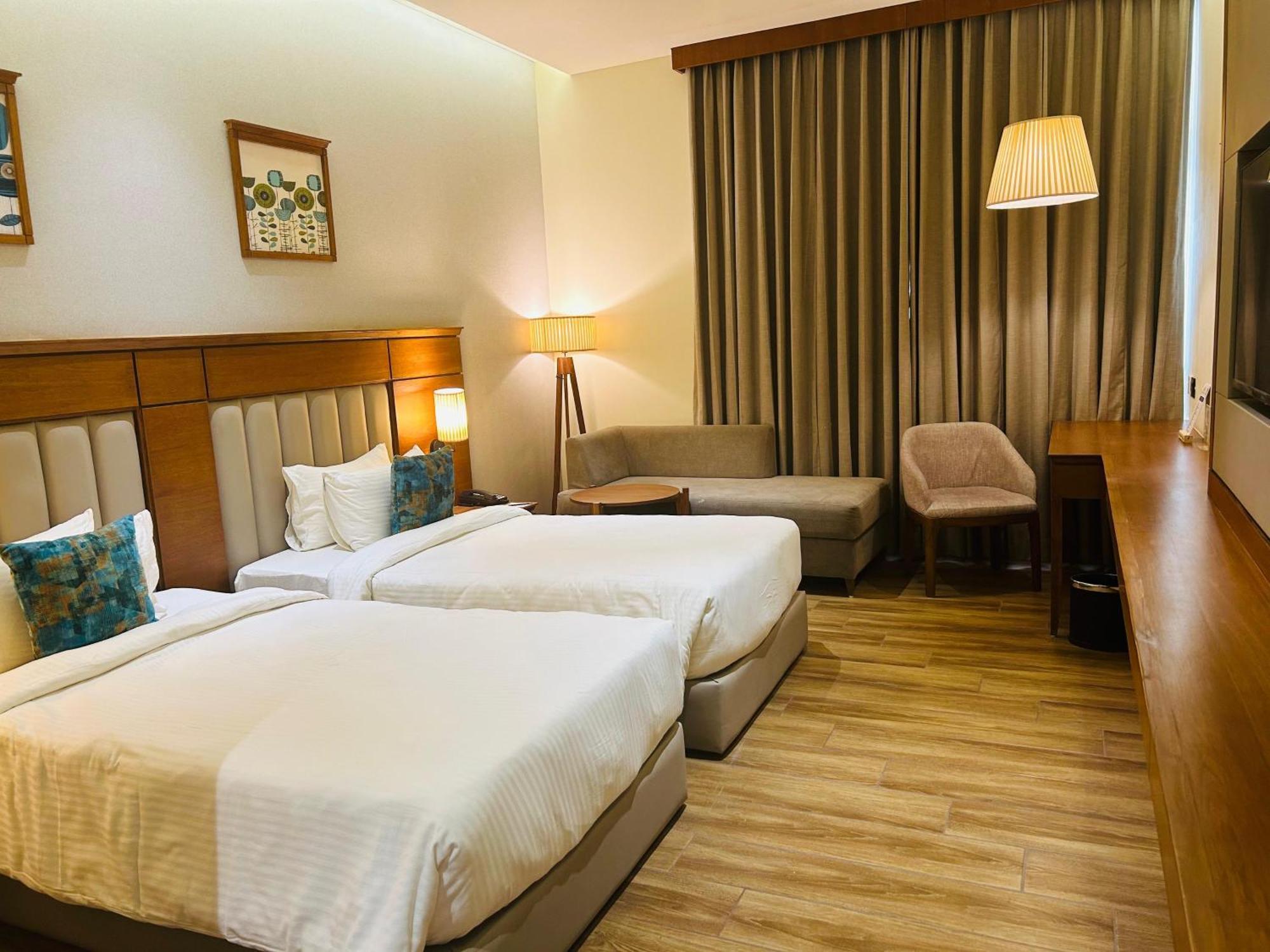 Sayaji Morbi Hotel ภายนอก รูปภาพ